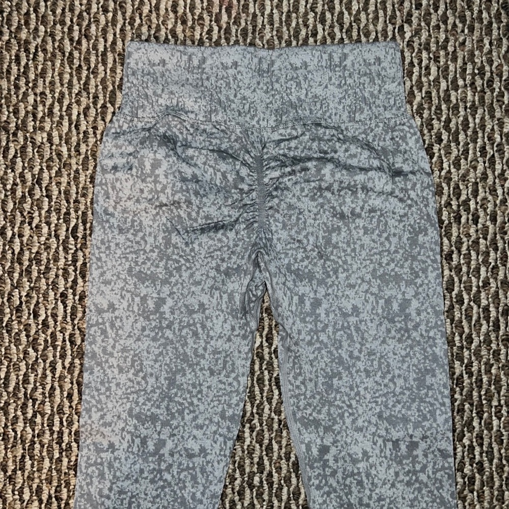 Grey booty scrunch leggings